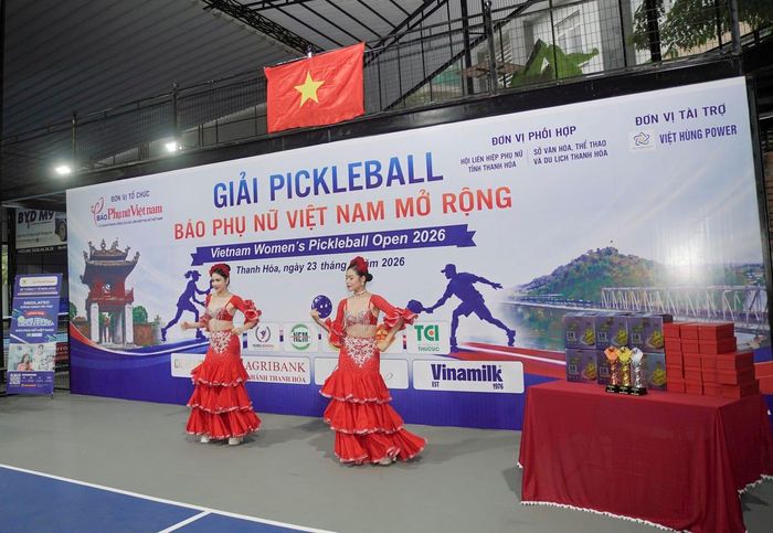 Mở đầu lễ khai mạc là màn múa sôi động mang đến không khí giàu năng lượng, mở màn cho một ngày thi đấu fair-play, đoàn kết và nhiều cảm xúc.