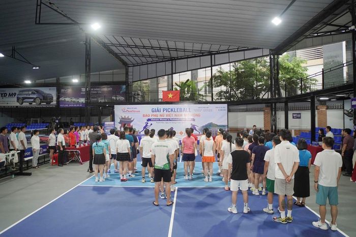 Lễ khai mạc Giải Pickleball Báo Phụ nữ Việt Nam mở rộng 2026 diễn ra trong không khí sôi nổi, với sự tham dự của đại diện lãnh đạo, các nhà tài trợ, đơn vị đồng hành cùng đông đảo vận động viên. Giải do Báo Phụ nữ Việt Nam phối hợp tổ chức với Hội LHPN tỉnh Thanh Hóa, Sở Văn hóa, Thể thao và Du lịch Thanh Hóa, cùng các đơn vị đồng hành