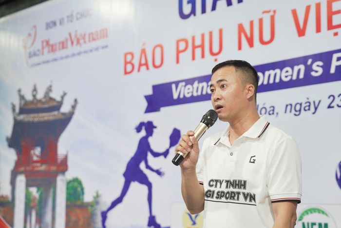Đại diện Ban Trọng tài tuyên thệ, cam kết điều hành các trận đấu công tâm, trách nhiệm, bảo đảm tính công bằng và tinh thần thượng võ trên sân.