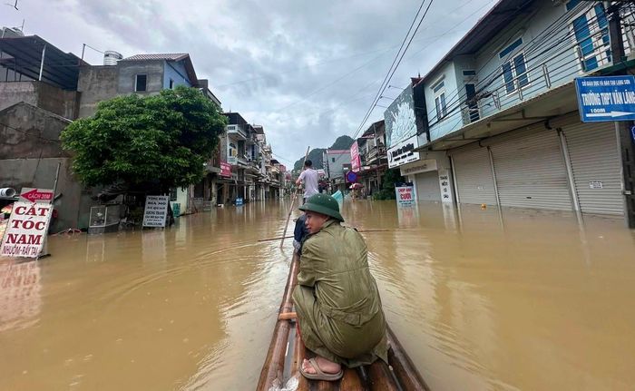 Một số xã ở Na Sầm (huyện Văn Lãng cũ), phố biến thành sông.