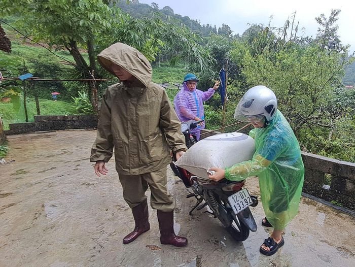 Trước tình hình mưa lũ diễn biến phức tạp, tỉnh Lạng Sơn phải sơ tán gần 3.000 hộ dân tại những khu vực có nguy cơ mất an toàn. Các địa phương khẩn trương triển khai phương án ứng phó, bảo đảm an toàn tính mạng và tài sản của người dân.
