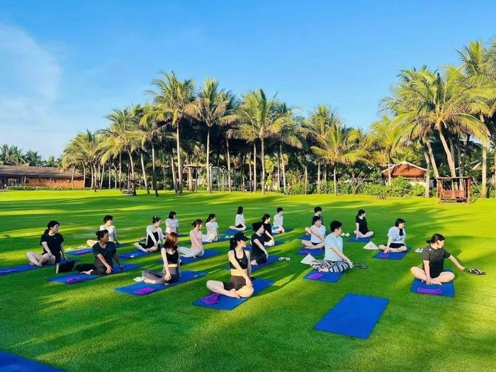 Các chương trình du lịch yoga ngày càng được thiết kế gắn với không gian tự nhiên, giúp du khách kết hợp luyện tập, nghỉ ngơi và tận hưởng sự yên tĩnh của điểm đến, thay vì chỉ tham gia một lớp học yoga đơn thuần