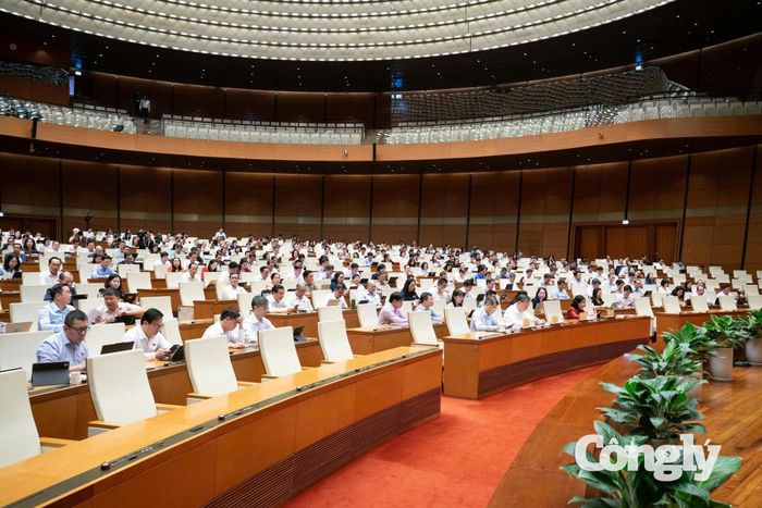 Các đại biểu tham dự phiên họp (Ảnh: Cổng TTĐT Quốc hội)