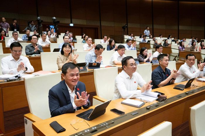 Các đại biểu tham dự Kỳ họp không thường lệ thứ nhất.