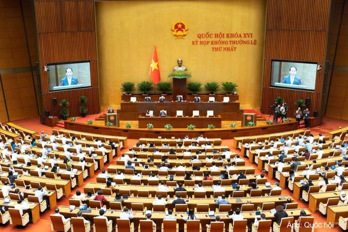 Bộ trưởng Bộ Tư pháp Hoàng Thanh Tùng trình bày báo cáo tiếp thu, giải trình và chỉnh lý dự thảo Luật sửa đổi, bổ sung một số điều của Luật Trách nhiệm bồi thường của Nhà nước.