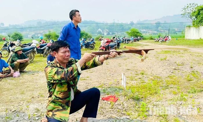 Người dân xã Thạch Quảng thi đấu môn bắn nỏ trong khuôn khổ Đại hội TDTT xã lần thứ nhất, năm 2026.