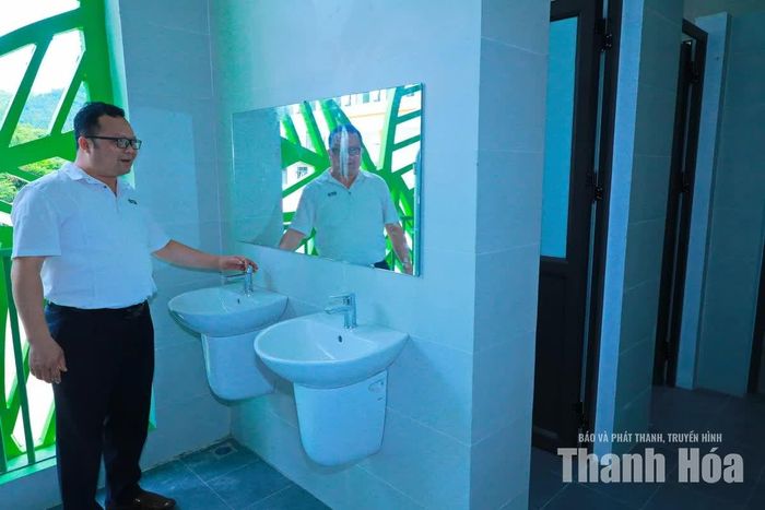 Trang thiết bị vêk sinh trong khu nội trú được hoàn thiện, tạo nên không gian sinh hoạt tập trung, đồng bộ.