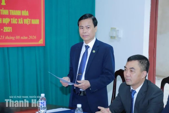 Đại diện Liên minh HTX tỉnh báo cáo công tác chuẩn bị dự Đại hội.