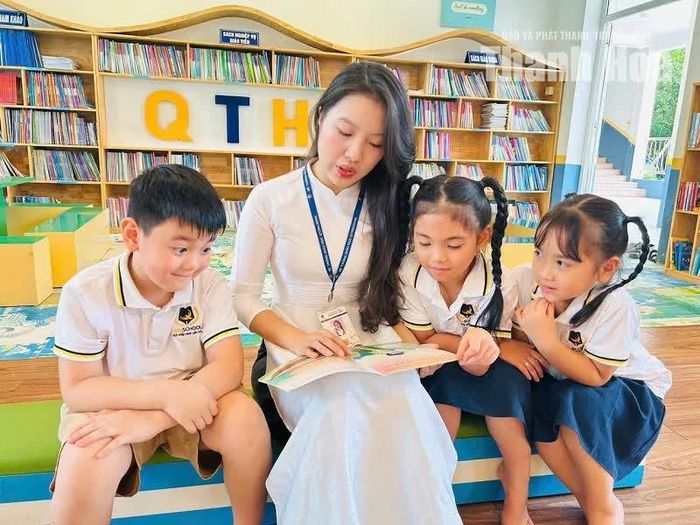 Cô trò cùng nhau khám phá thế giới cổ tích.