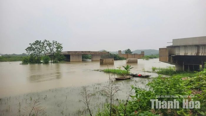 Dự án đường giao thông từ trung tâm huyện Hà Trung (cũ) đến trung tâm thị xã Bỉm Sơn (cũ) đang chậm tiến độ.
