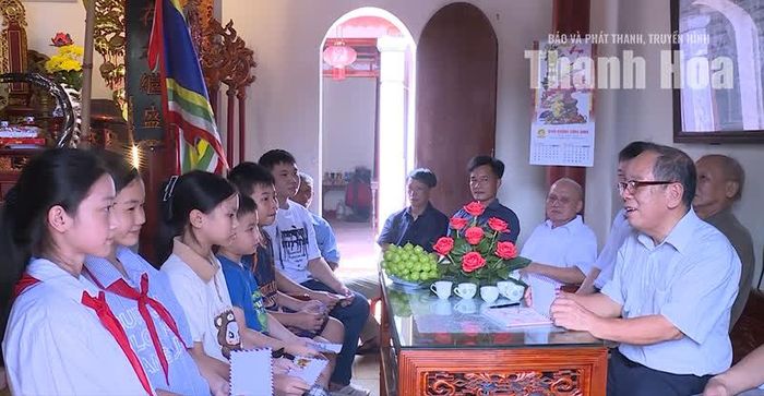 Dòng họ Trịnh Tất, xã Biện Thượng thường xuyên gặp gỡ, dặn dò, động viên con cháu nỗ lực học tập, rèn luyện và vươn lên trong cuộc sống.