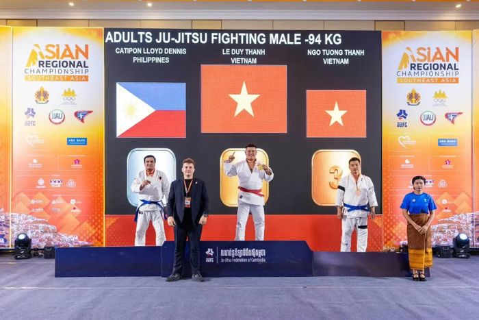 Lê Đức Cường giành HCV ở nội dung Fighting. Ảnh: Ban tổ chức