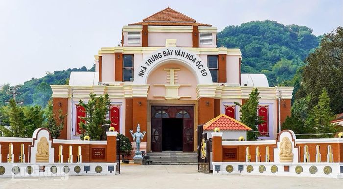 Nhà trưng bày Văn hóa Óc Eo nơi lưu giữ, bảo tồn nhiều hiện vật tiêu biểu cho nền văn hóa Óc Eo.