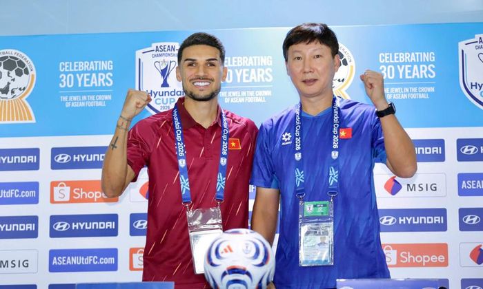  Huấn luyện viên Kim Sang Sik và Hoàng Hên đã thực hiện được mục tiêu chiến thắng ngay trên sân khách. 