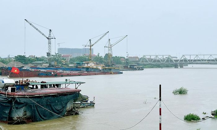 Nước sông Cầu tại khu vực cầu Đáp Cầu đạt mức báo động I (Ảnh chụp hồi 14 giờ ngày 23/8/2026).