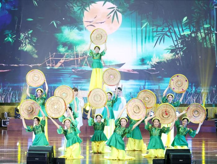  Một tiết mục đặc sắc tham gia liên hoan. 