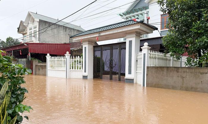  Nước sông Lục Nam dâng cao gây ngập cục bộ tại thôn Ba Đọ, xã Lục Nam. 