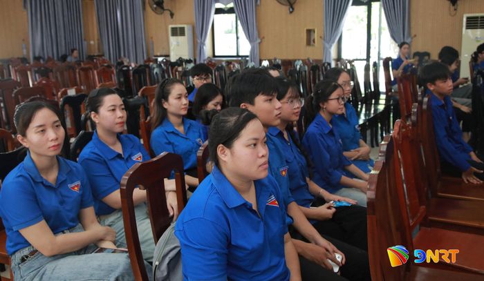 Đoàn viên, thanh niên phường An Khê tham dự chương trình tuyên truyền pháp luật. Ảnh: ĐẮC MẠNH