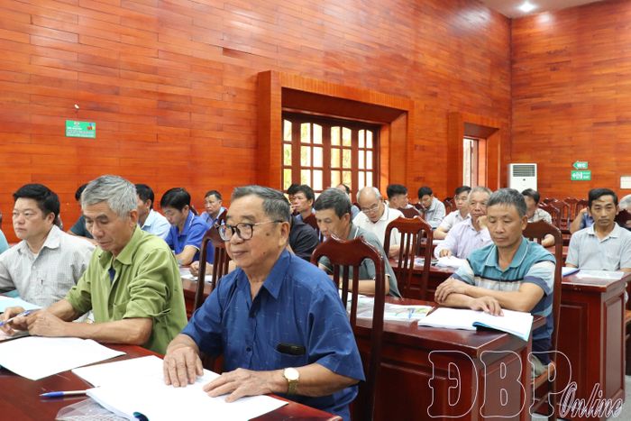 120 người có uy tín được cập nhật kiến thức, chính sách pháp luật tại hội nghị tập huấn.