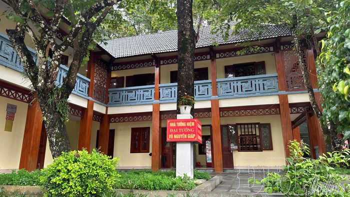 Không gian Nhà tưởng niệm Đại tướng Võ Nguyên Giáp tại xã Mường Phăng.