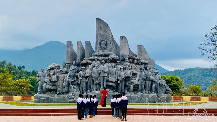 Di tích Bãi họp các quân binh chủng tuyên bố chiến thắng (xã Mường Phăng), không gian giáo dục truyền thống cho thế hệ trẻ.