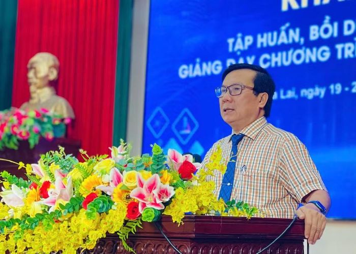 Giám đốc Sở GD&ĐT Phạm Văn Nam phát biểu khai mạc chương trình tập huấn. Ảnh: Trần Dung