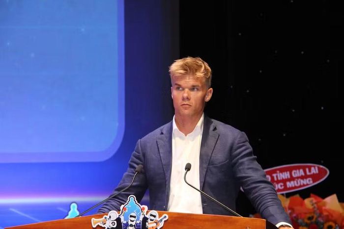 Ông Lasse Pedersen Hjortshøj - Tham tán thương mại, Đại sứ quán Đan Mạch tại Việt Nam bày tỏ vui mừng khi chứng kiến sự nhiệt huyết và sáng tạo của các đội thi. Ảnh: T.L 