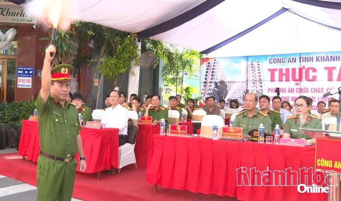 Đại tá Lê Quang Đồng phát lệnh thực tập.