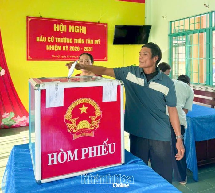 Cử tri thôn Tân Mỹ bỏ phiếu bầu trưởng thôn nhiệm kỳ 2026 - 2031.