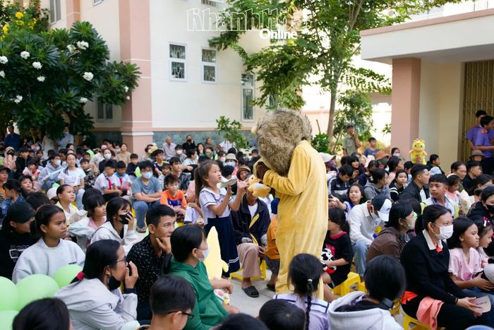 Những phần quà dễ thương góp phần tạo không khí vui tươi, phấn khởi cho các em tại chương trình “Hành trang cho em 2026”.