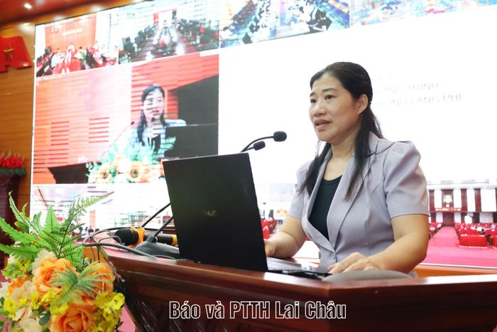 Thạc sĩ Hoàng Thị Giang - Trường Bồi dưỡng cán bộ Kinh tế - Tài chính truyền đạt các nội dung về tiết kiệm, chống lãng phí.