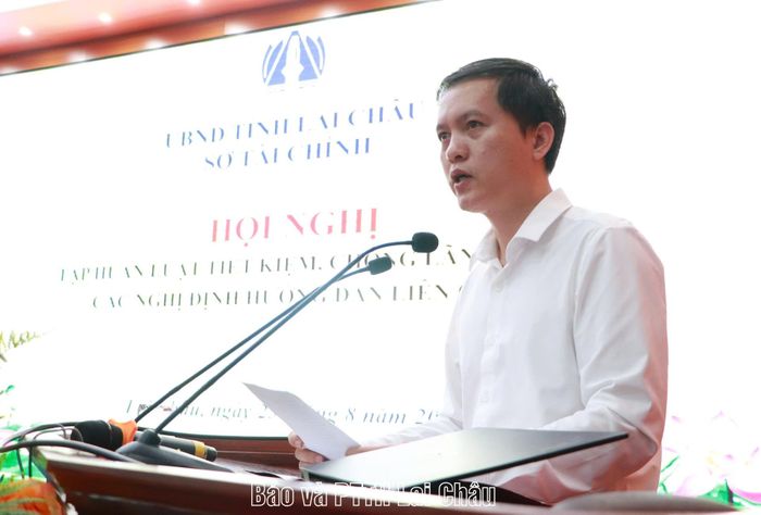 Đồng chí Dương Quốc Huy - Phó Giám đốc Sở Tài chính phát biểu tại hội nghị.