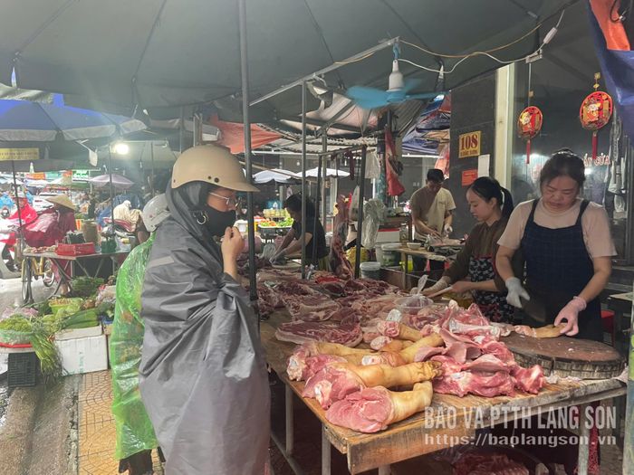 Nguồn cung thực phẩm tươi sống cơ bản được đảm bảo, đáp ứng nhu cầu của người dân