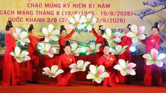 Các tiết mục văn nghệ đặc sắc, được dàn dựng công phu, mang đậm bản sắc văn hóa dân tộc.