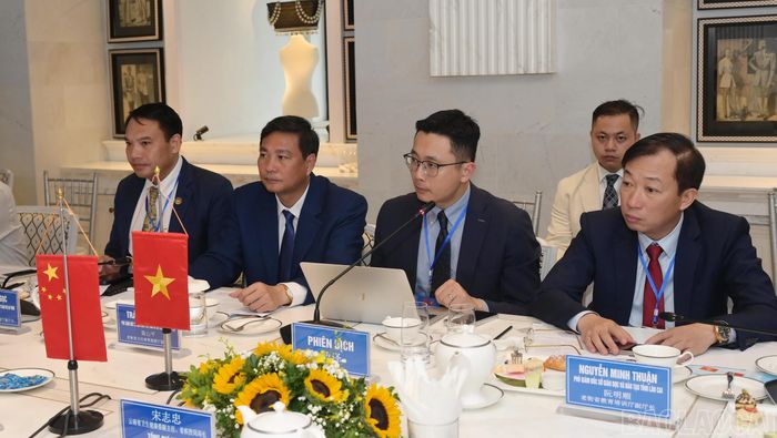 Các đại biểu tham dự.