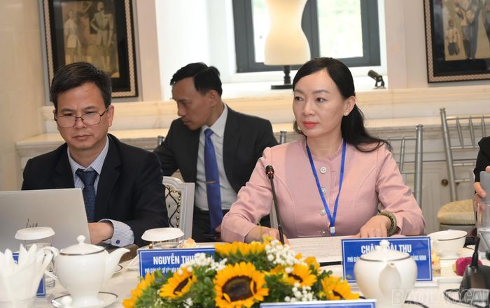 Các đại biểu đưa ra ý kiến tại phiên thảo luận.
