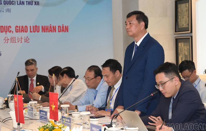  Ông Trần Sơn Bình - Phó Giám đốc Sở Văn hóa - Thể thao và Du lịch tỉnh Lào Cai phát biểu khai mạc phiên thảo luận. 
