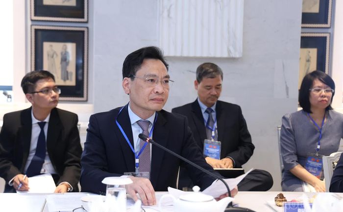 Đồng chí Phí Công Hoan, Giám đốc Sở Xây dựng tỉnh Lào Cai chủ trì phiên thảo luận.