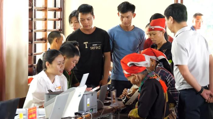 Mô hình "Một cửa lưu động" tại xã Hợp Thành giúp người dân tiếp cận các thủ tục hành chính dễ dàng hơn.