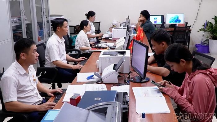 Nhờ “rõ người, rõ việc, rõ trách nhiệm”, tỷ lệ đúng hạn và trước hạn của Trung tâm Phục vụ hành chính công xã Phúc Khánh đạt trên 98,5%.