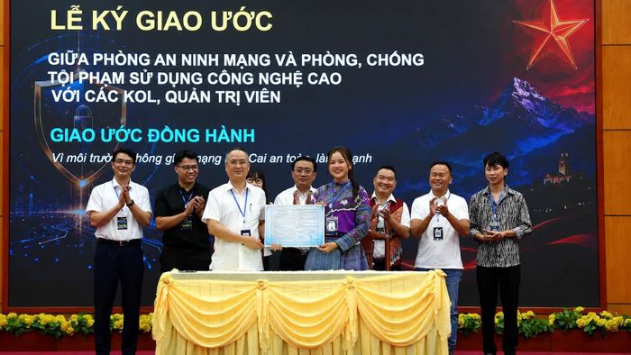 Phòng An ninh mạng và phòng chống tội phạm sử dụng công nghệ cao ký giao ước với các KOL, quản trị viên đồng hành vì môi trường không gian mạng an toàn, lành mạnh.