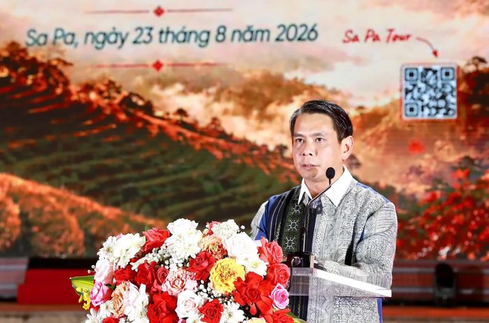 Đồng chí Đặng Việt Dũng, Phó Chủ tịch Thường trực UBND phường Sa Pa phát biểu khai mạc lễ hội.