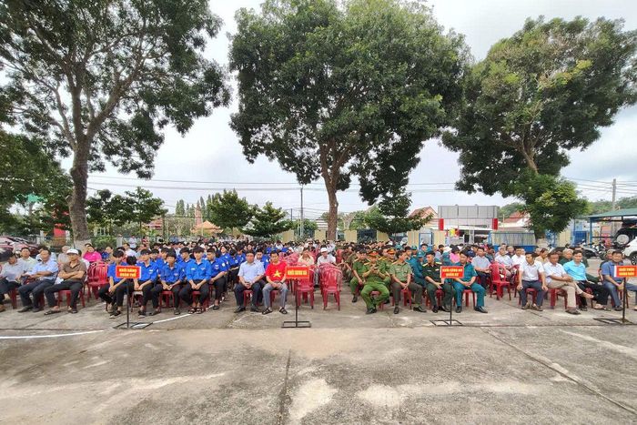 Hơn 600 người dân và CCNV tham gia lễ phát động trồng cây xanh