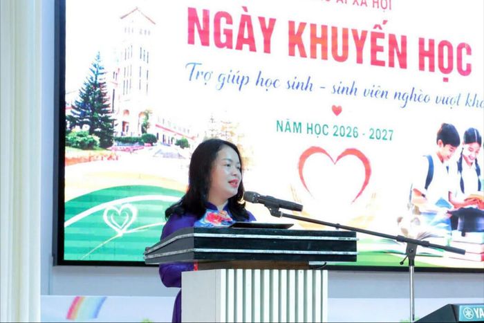 Bà Đỗ Thị Quế Phương, Phó Chủ tịch Ủy ban MTTQ Việt Nam tỉnh phát biểu tại chương trình