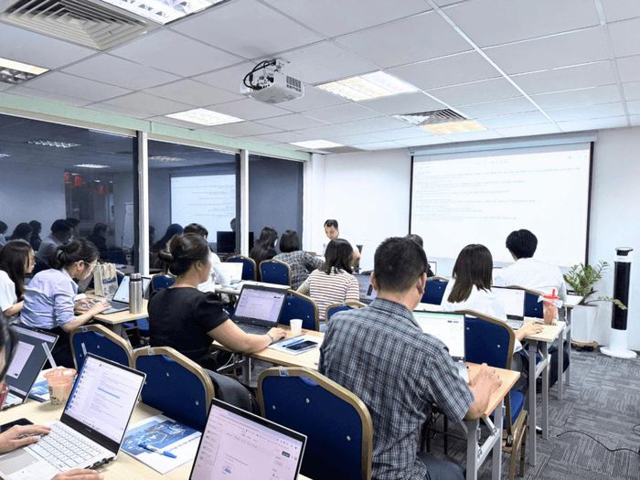 Giáo viên không nên giao hoàn toàn việc soạn giáo án cho AI