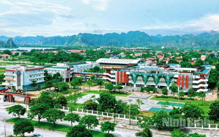 Trường THPT chuyên Lương Văn Tuỵ chuẩn bị tốt các điều kiện cho năm học mới 2026-2027. Ảnh: Ngọc Linh