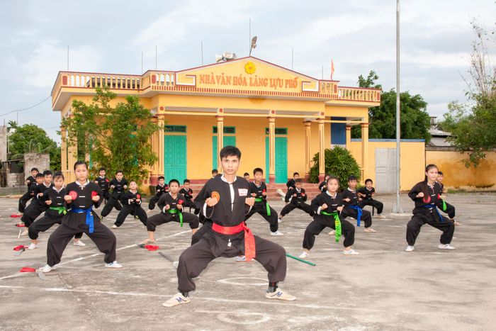Một buổi luyện tập võ cổ truyền tại Nhà văn hóa khu dân cư Lựu Phố, tổ dân phố Mỹ Phúc 2, phường Nam Định.