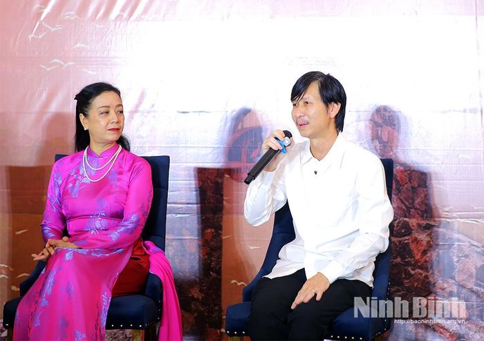 Đạo diễn Nguyễn Phan Quang Bình trả lời câu hỏi của các đơn vị báo chí và truyền thông.