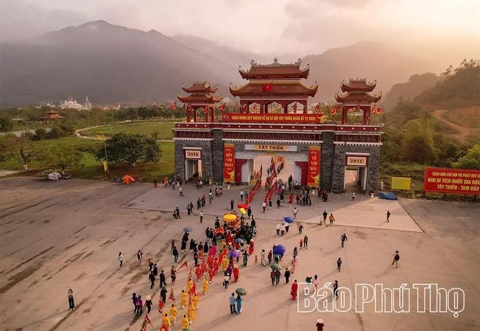 Lễ khai hội Tây Thiên diễn ra vào ngày 15 tháng 2 âm lịch hằng năm tại Khu di tích danh thắng Tây Thiên.