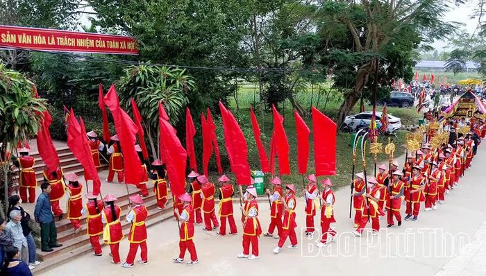 Lễ rước kiệu tại Lễ hội truyền thống đình Phục Cổ.